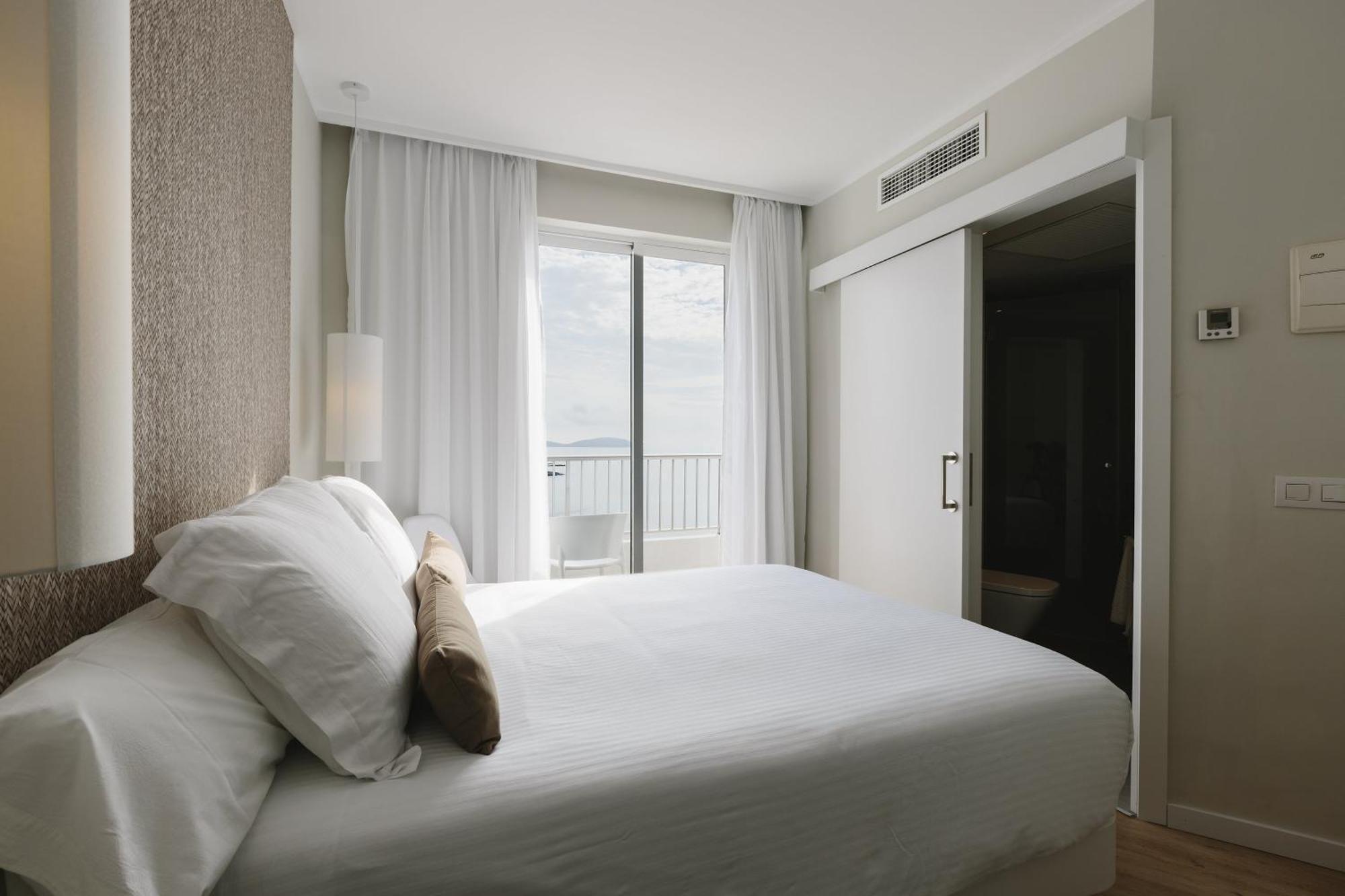 Aluasoul Ibiza - Adults Only Hotel Es Cana Екстериор снимка
