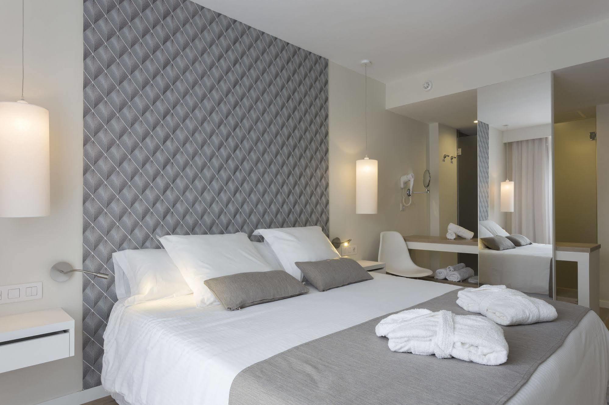 Aluasoul Ibiza - Adults Only Hotel Es Cana Екстериор снимка